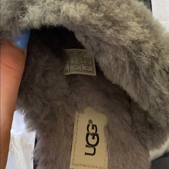 UGG slippers - Picture 2 of 3